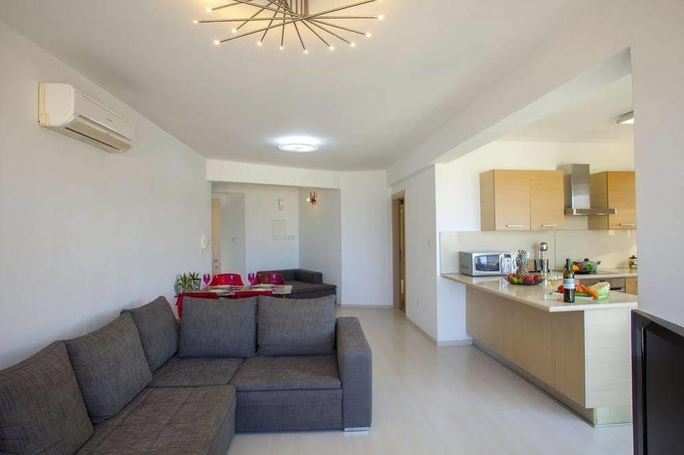 Fig Tree Bay Apartments โปรทาราส ภายนอก รูปภาพ
