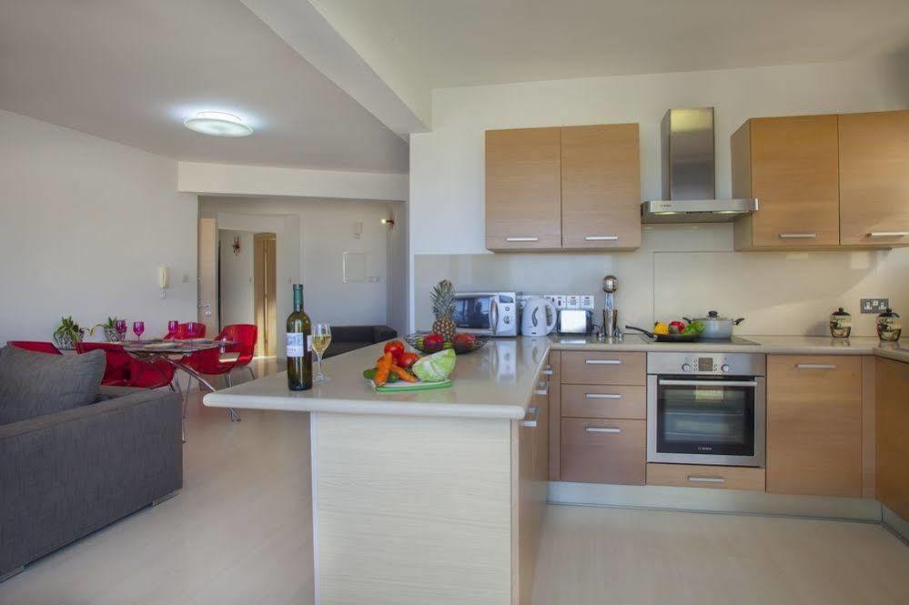 Fig Tree Bay Apartments โปรทาราส ภายนอก รูปภาพ